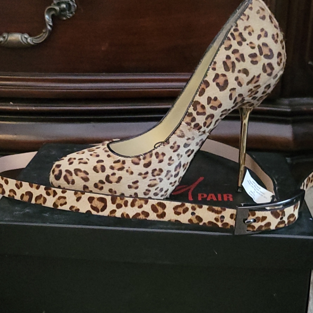Size8 shoe and belt size medium